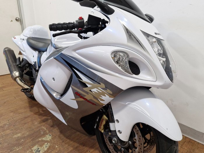 Suzuki 2013 SUZUKI 1300CC GSX1300R WHITE