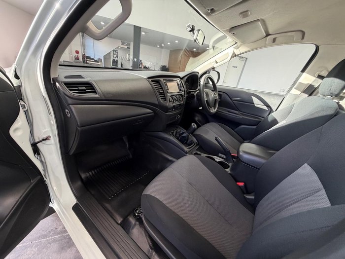 2022 Mitsubishi Triton GLX