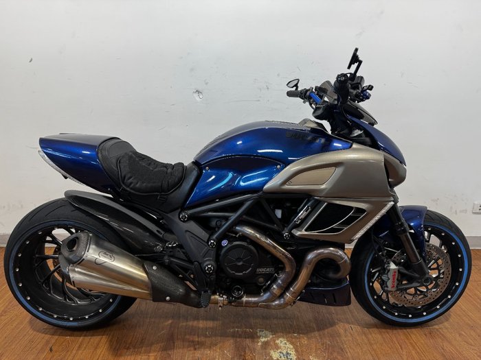 2013 Ducati DIAVEL BLUE