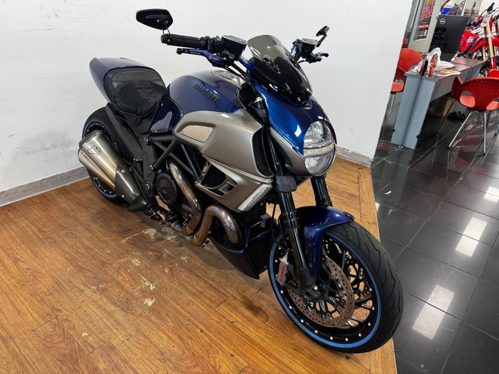 2013 Ducati DIAVEL BLUE