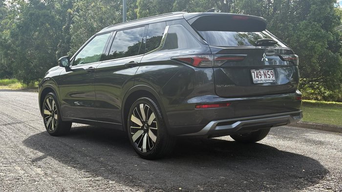 2025 Mitsubishi Outlander Exceed