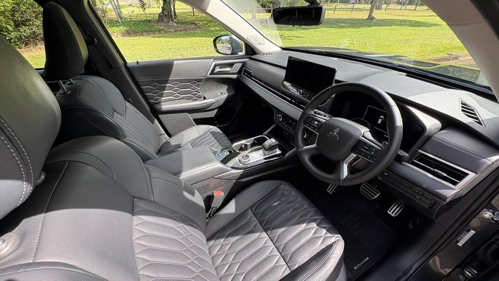 2025 Mitsubishi Outlander Exceed