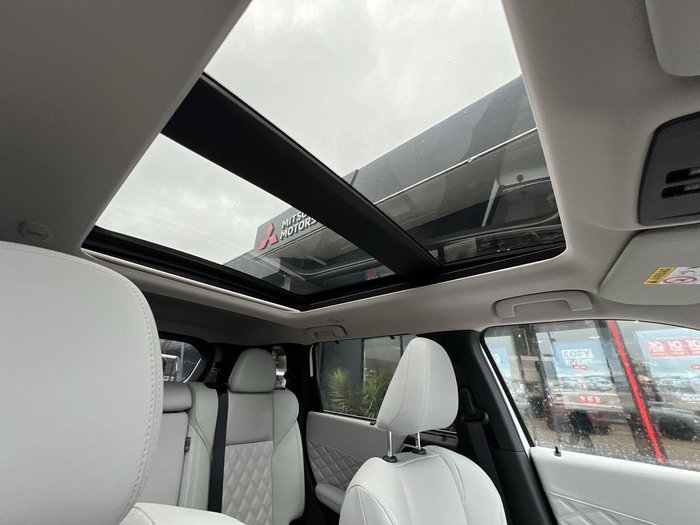 2025 Mitsubishi Outlander PHEV Exceed