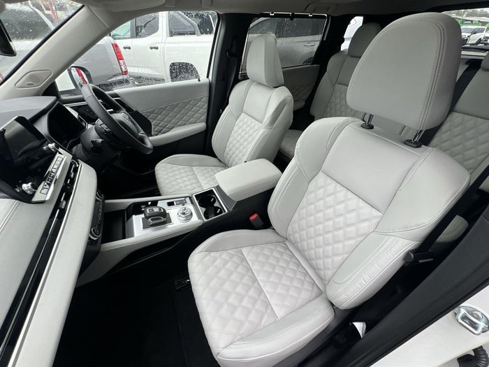 2025 Mitsubishi Outlander PHEV Exceed