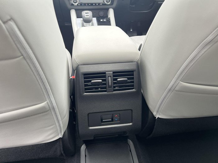 2025 Mitsubishi Outlander PHEV Exceed