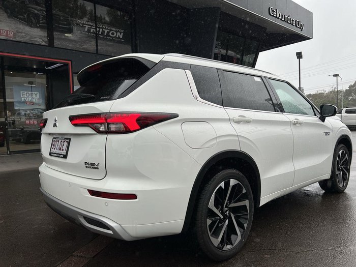 2025 Mitsubishi Outlander PHEV Exceed