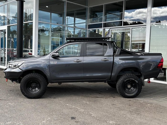 2020 Toyota Hilux SR5