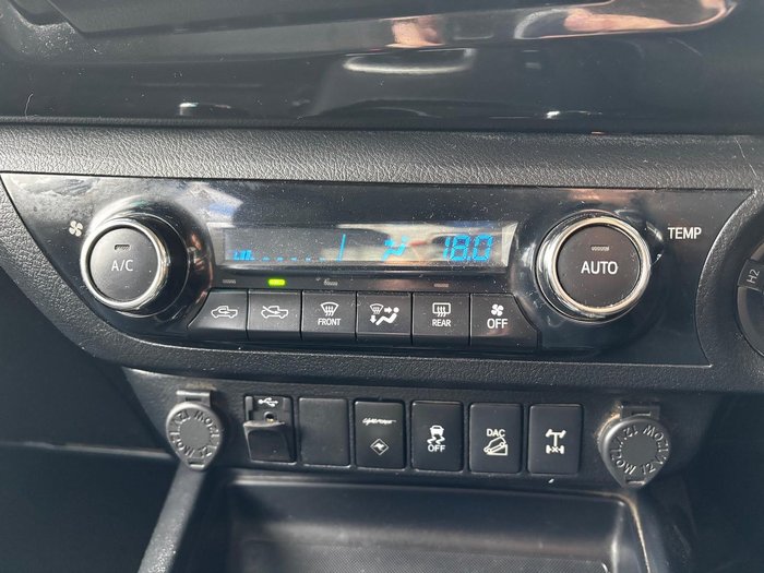 2020 Toyota Hilux SR5
