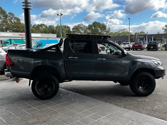 2020 Toyota Hilux SR5