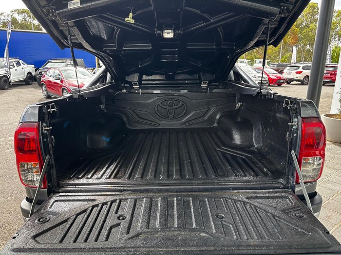 2020 Toyota Hilux SR5