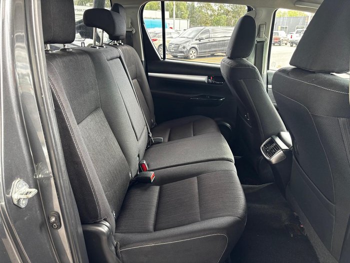 2020 Toyota Hilux SR5