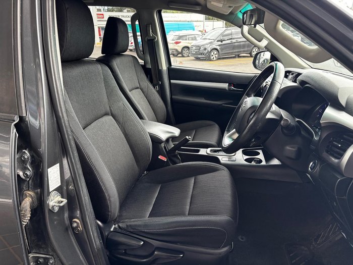 2020 Toyota Hilux SR5