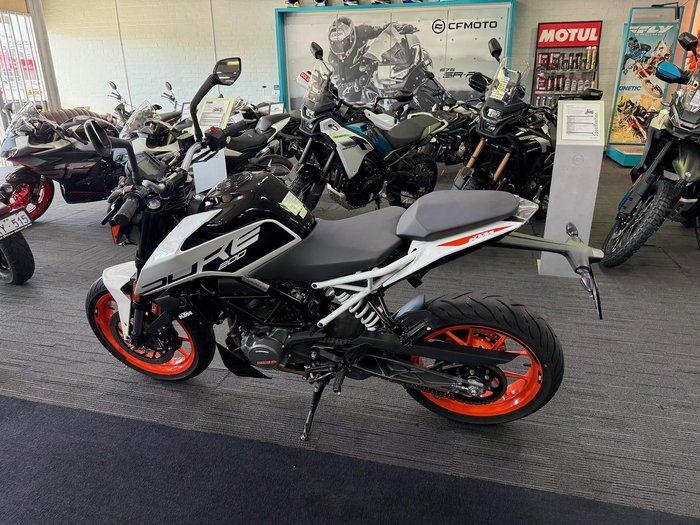 2021 KTM 200 Duke Duke White