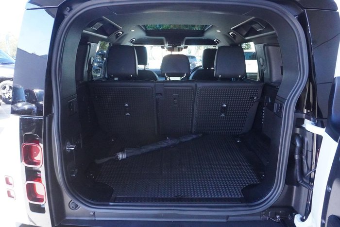 2023 Land Rover Defender 110 D300 X-Dynamic SE