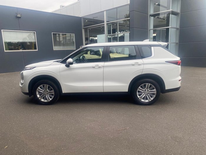 2023 Mitsubishi Outlander ES
