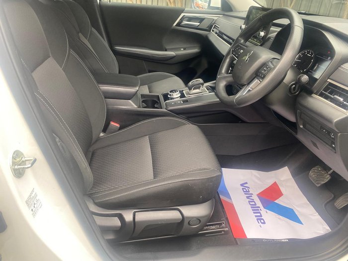 2023 Mitsubishi Outlander ES