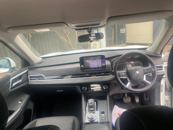 2023 Mitsubishi Outlander ES