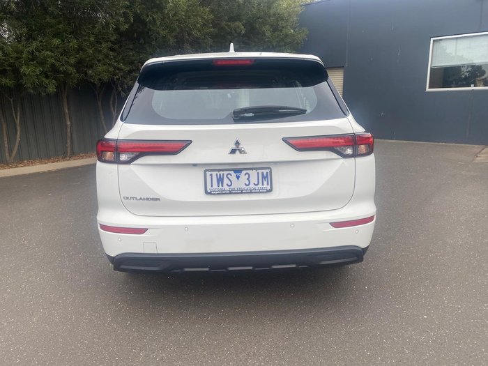 2023 Mitsubishi Outlander ES