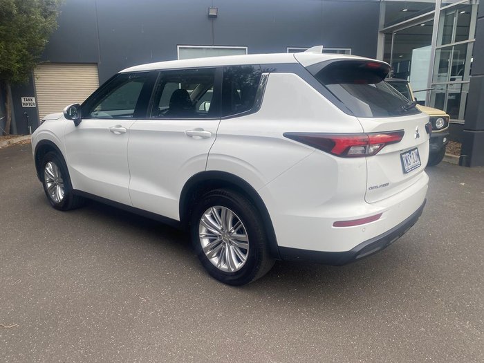 2023 Mitsubishi Outlander ES