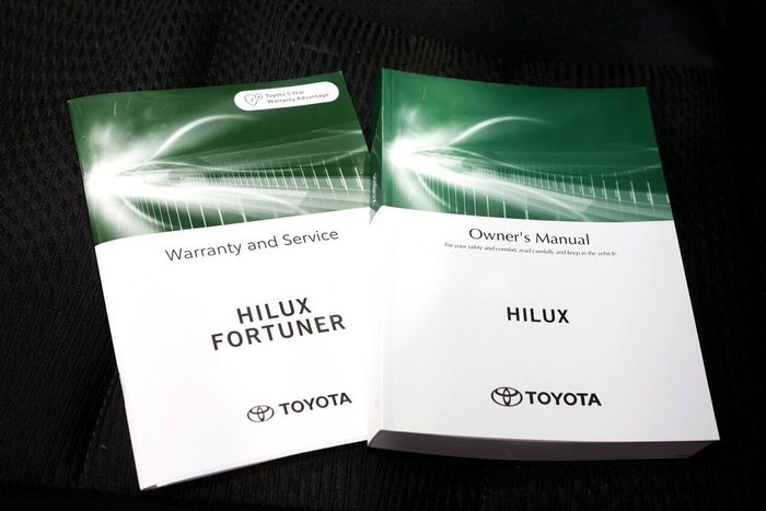 2024 Toyota Hilux SR