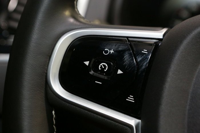 2020 Volvo XC90 T6 R-Design