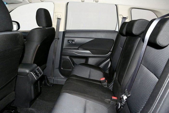 2019 Mitsubishi Outlander ES