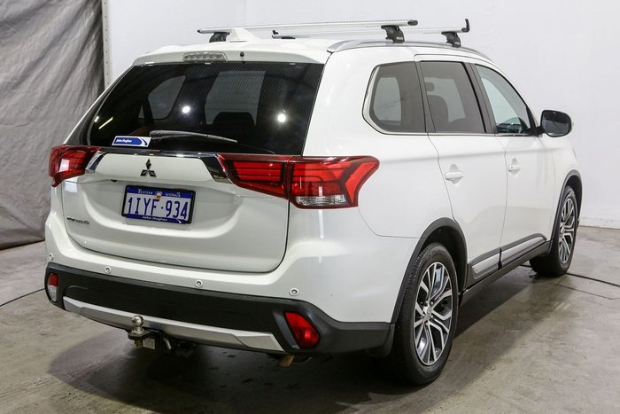 2017 Mitsubishi Outlander LS Safety Pack