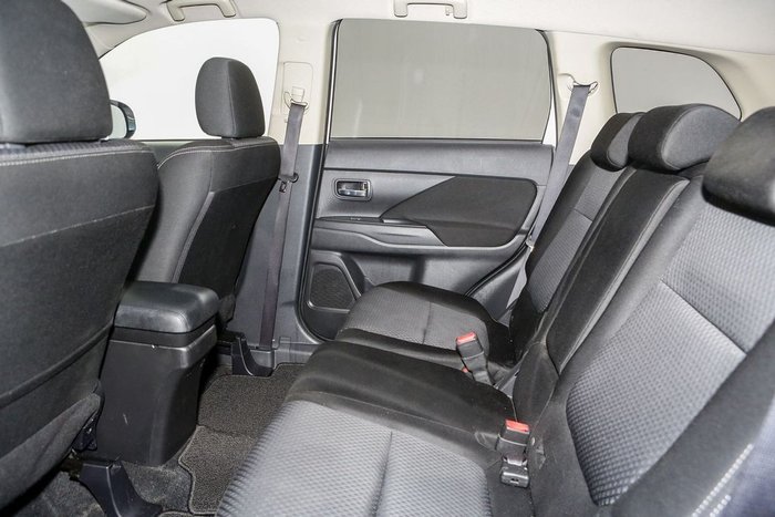 2017 Mitsubishi Outlander LS Safety Pack