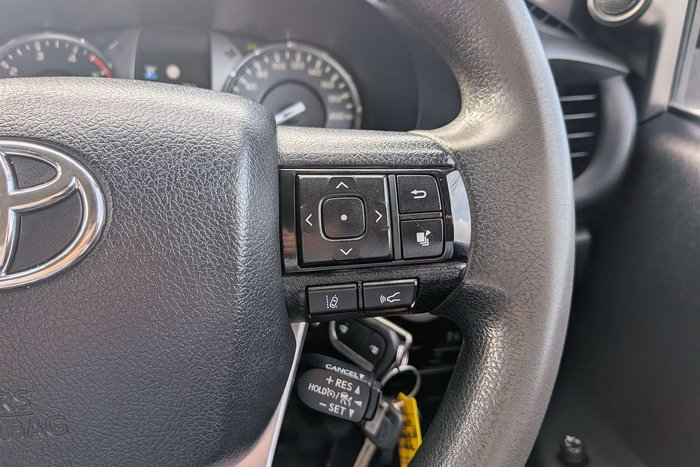 2020 Toyota Hilux SR