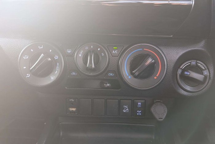 2020 Toyota Hilux SR
