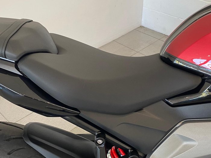 2024 Triumph Daytona 660 Daytona Red