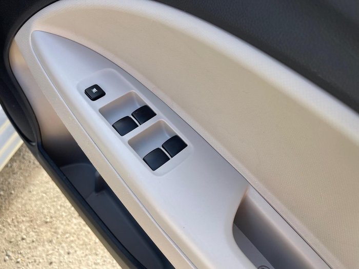2013 Mitsubishi Mirage ES
