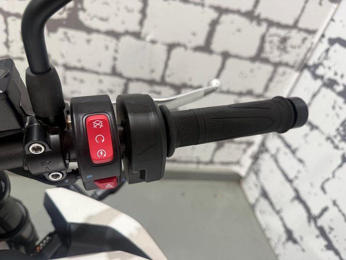 2024 Triumph Street Triple R 765 Street Triple White