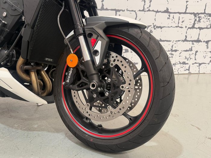 2024 Triumph Street Triple R 765 Street Triple White
