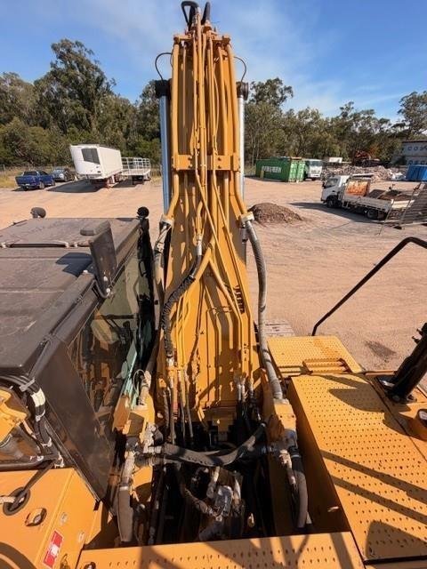 2017 Caterpillar 330Fl