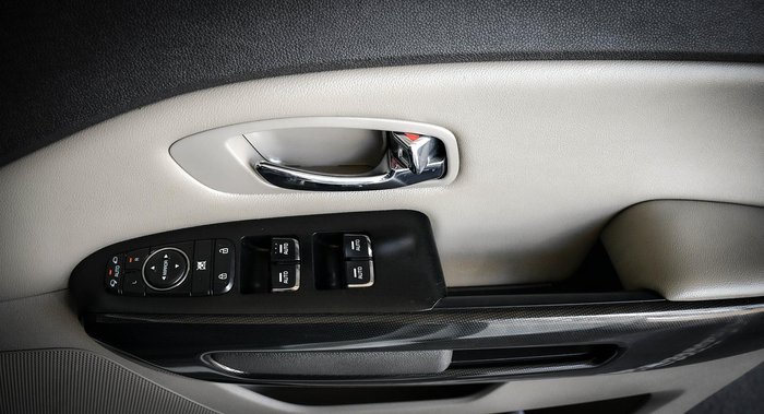 2016 Kia Carnival SLi