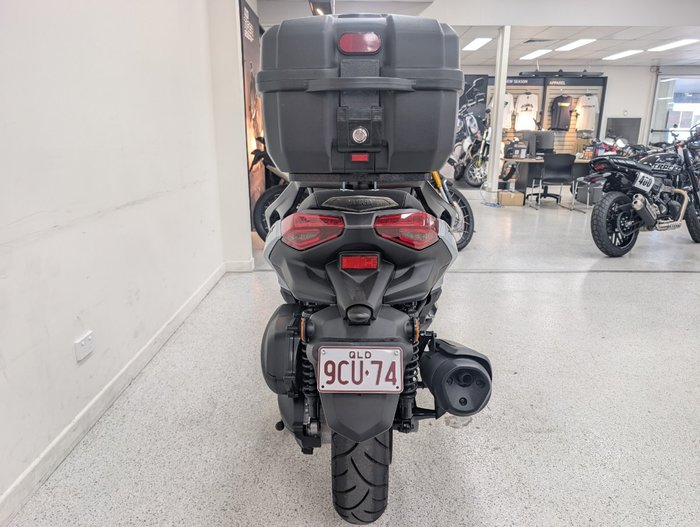 2025 YAMAHA XMAX 300 (CZD300A) grey