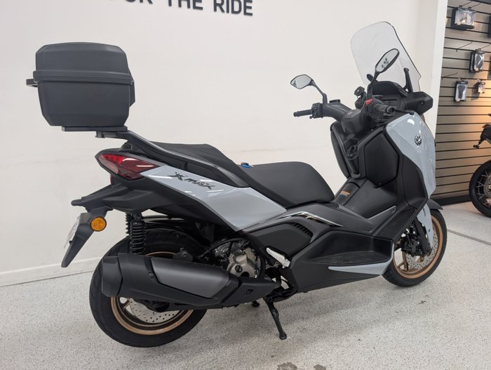 2025 YAMAHA XMAX 300 (CZD300A) grey