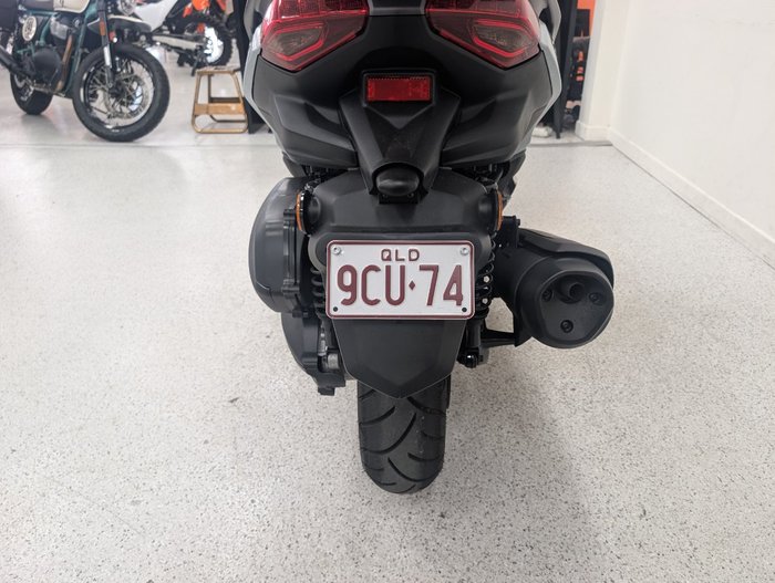 2025 YAMAHA XMAX 300 (CZD300A) grey