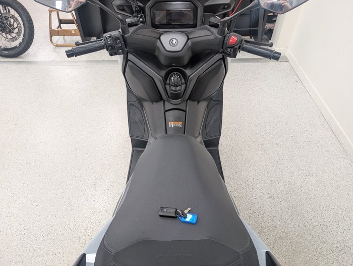 2025 YAMAHA XMAX 300 (CZD300A) grey