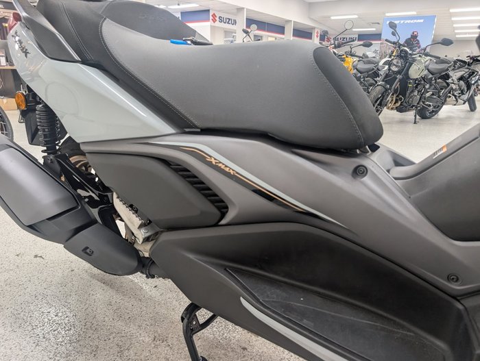 2025 YAMAHA XMAX 300 (CZD300A) grey