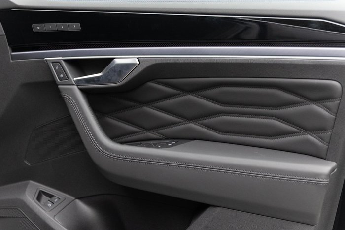 2026 Volkswagen Touareg R