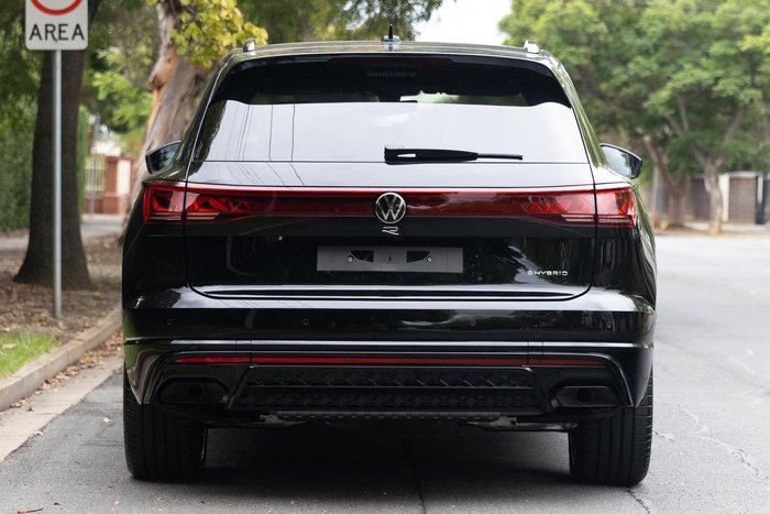 2026 Volkswagen Touareg R