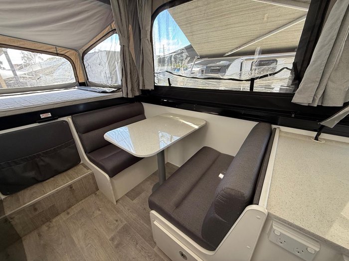 2020 New Age Caravans Wayfinder