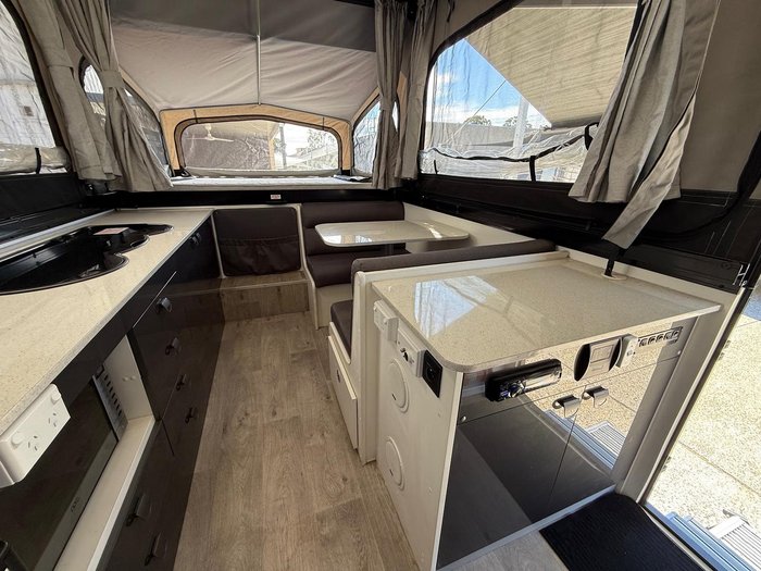 2020 New Age Caravans Wayfinder