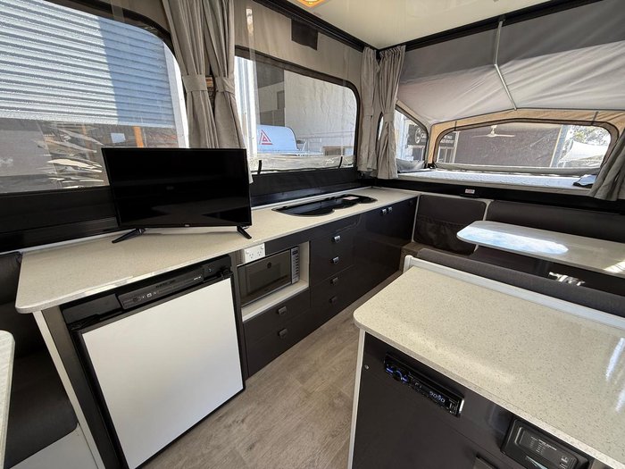 2020 New Age Caravans Wayfinder