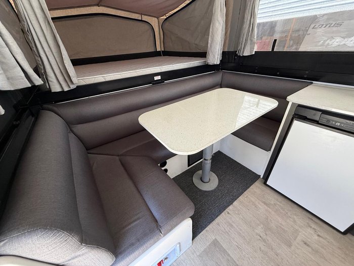 2020 New Age Caravans Wayfinder