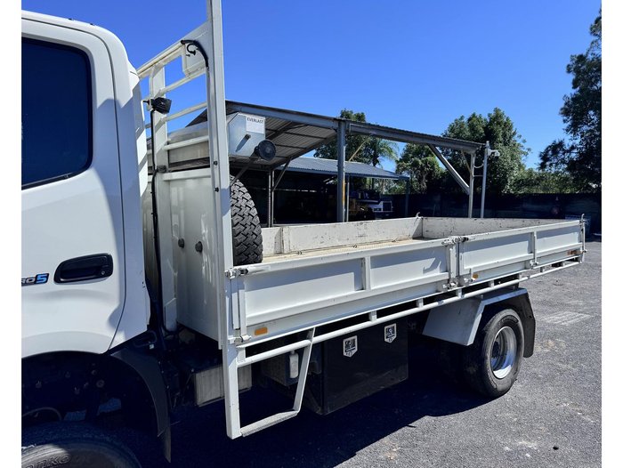 2023 Hino 300-817