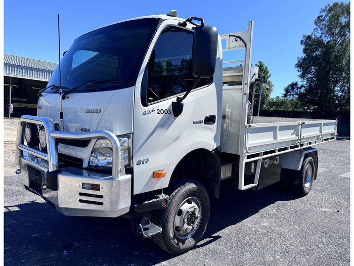 2023 Hino 300-817