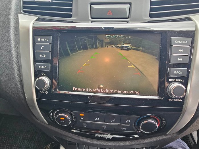 2020 Nissan Navara SL